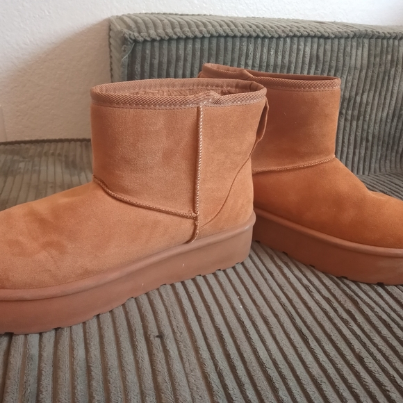 SHEIN Tan Ankle Boots - Picture 2 of 4